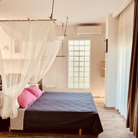 Aparthotel Family Tree - Water Available - Self Check In 3*