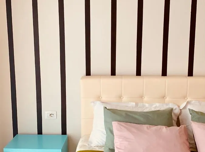 Family Tree - Water Available - Self Check In 3*