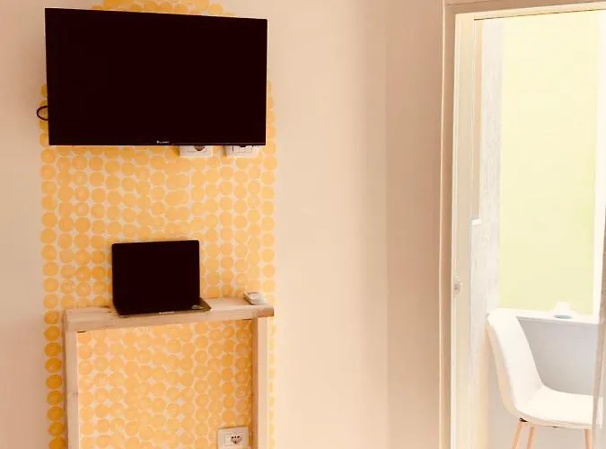 Family Tree - Water Available - Self Check In 3* Golem (Tirana)