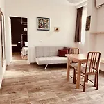 Family Tree - Water Available - Self Check In 3* غوليم