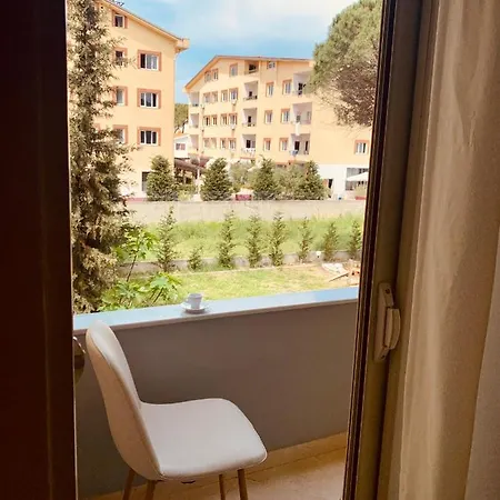 Family Tree - Water Available - Self Check In Aparthotel Golem (Tirana)