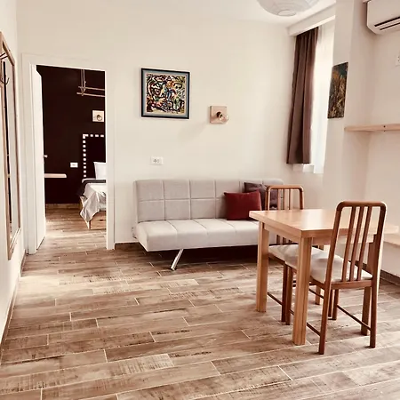 Family Tree -water Available - Self Check In 24-7 3* Golem (Tirana)