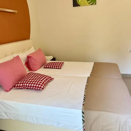 Family Tree - Water Available - Self Check In Apart Otel *