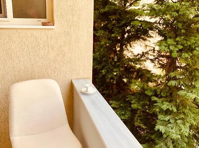 Aparthotel Family Tree - Water Available - Self Check In Golem (Tirana)