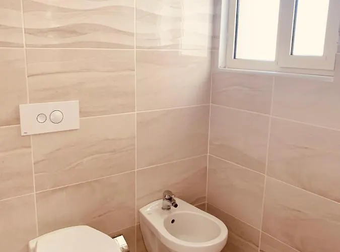 Family Tree - Water Available - Self Check In Aparthotel Golem (Tirana)