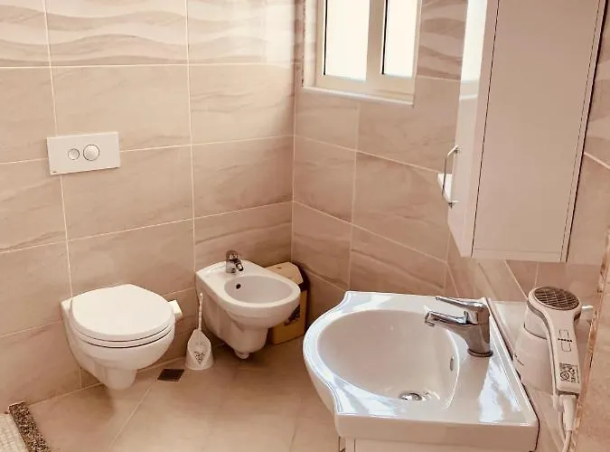 Family Tree - Water Available - Self Check In