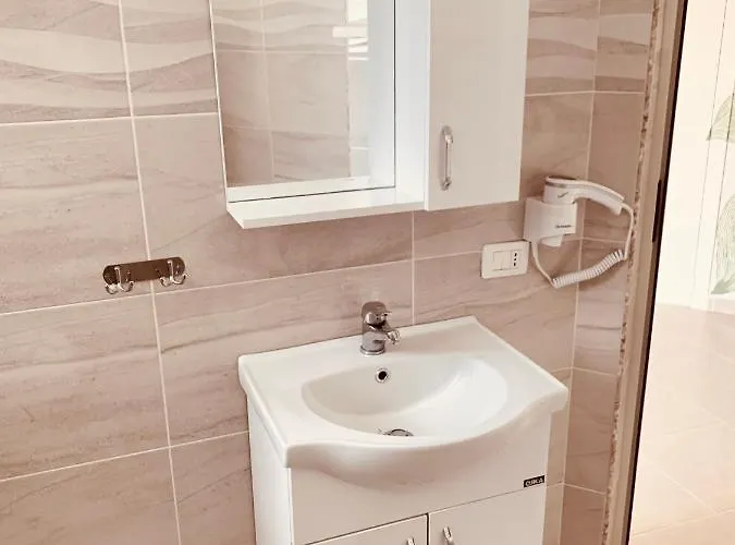 Family Tree - Water Available - Self Check In 3* Golem (Tirana)