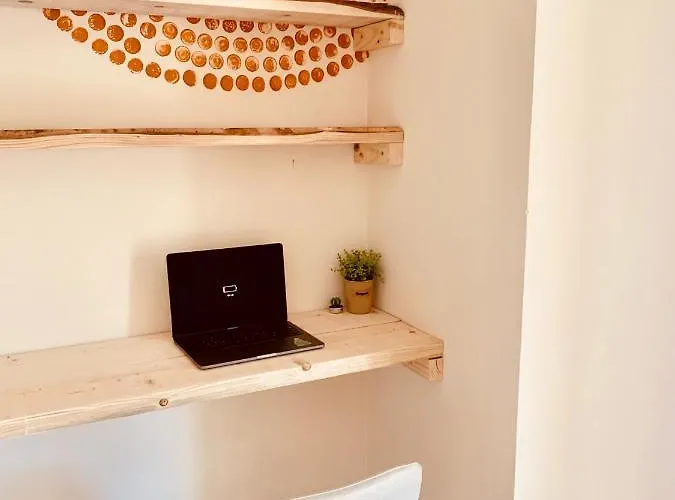 Family Tree - Water Available - Self Check In Aparthotel