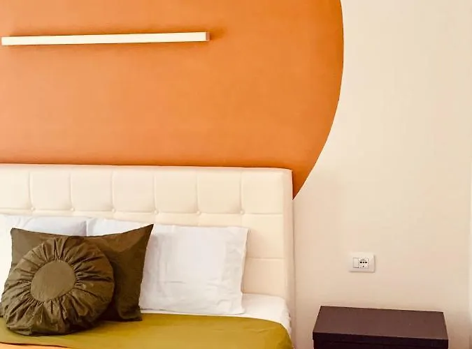 Family Tree - Water Available - Self Check In 3*